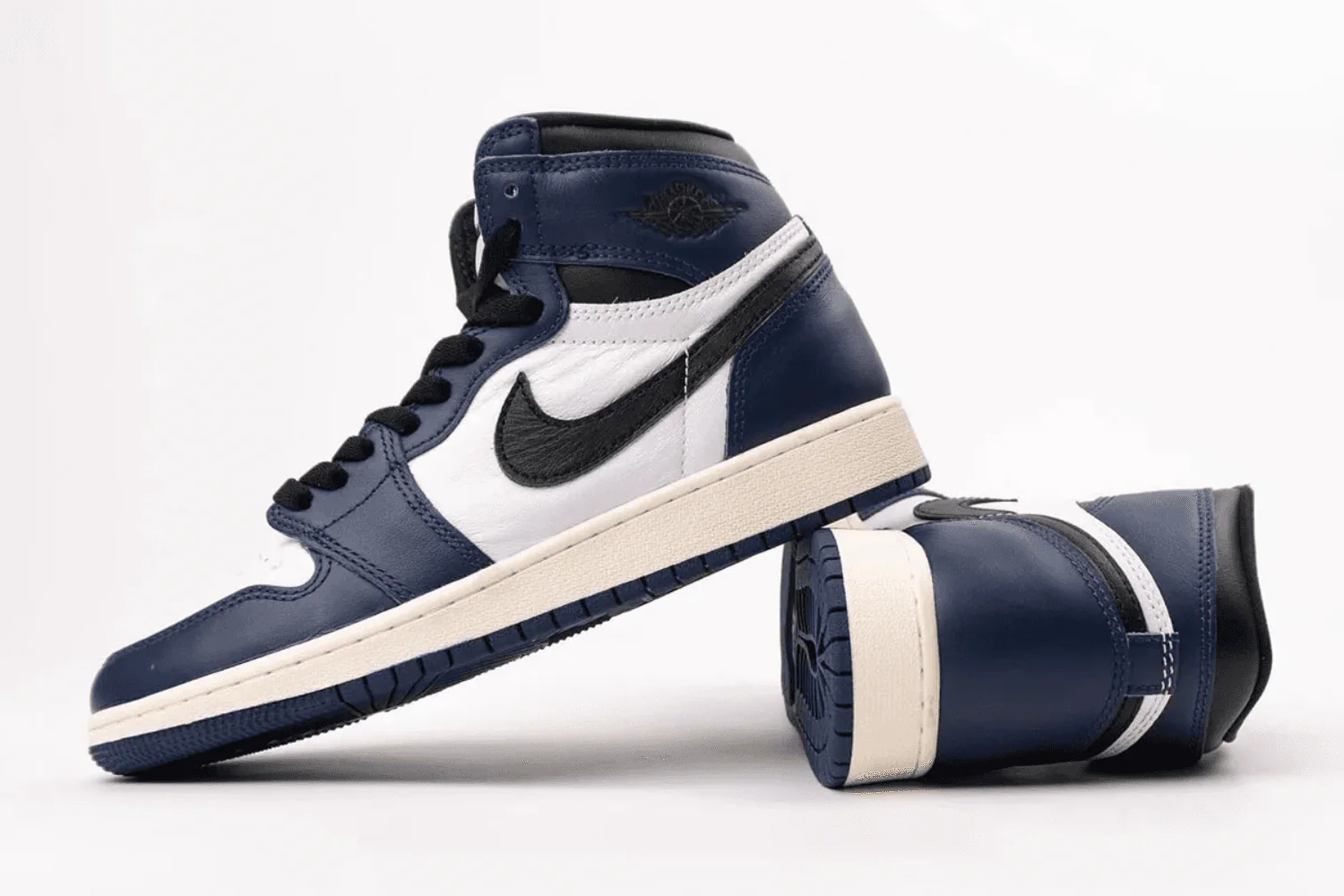 Air Jordan 1 High OG Midnight Navy - Image 2