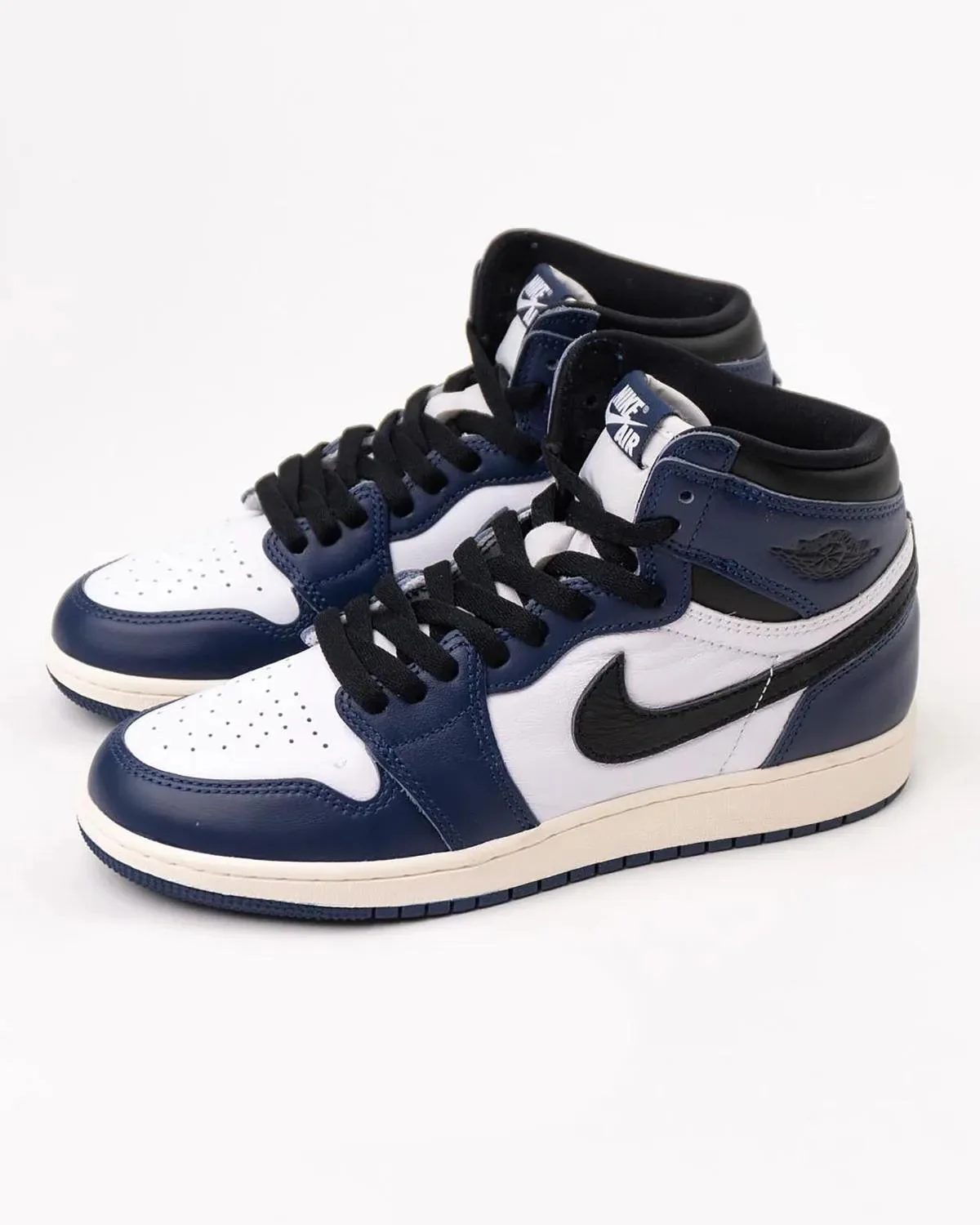Air Jordan 1 High OG Midnight Navy - Image 3