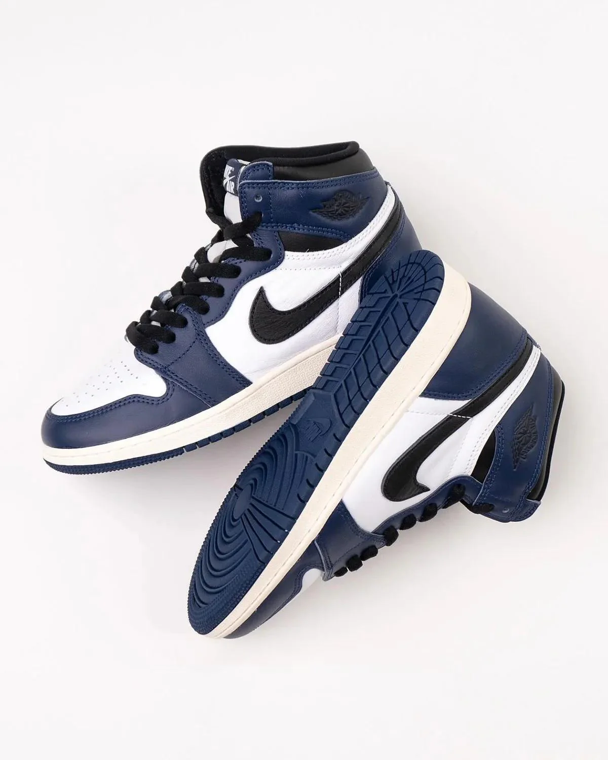 Air Jordan 1 High OG Midnight Navy - Image 4