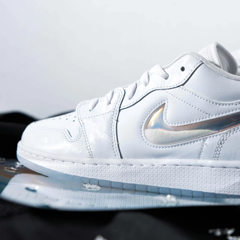 Air Jordan 1 Low Glitter Swoosh - Image 4