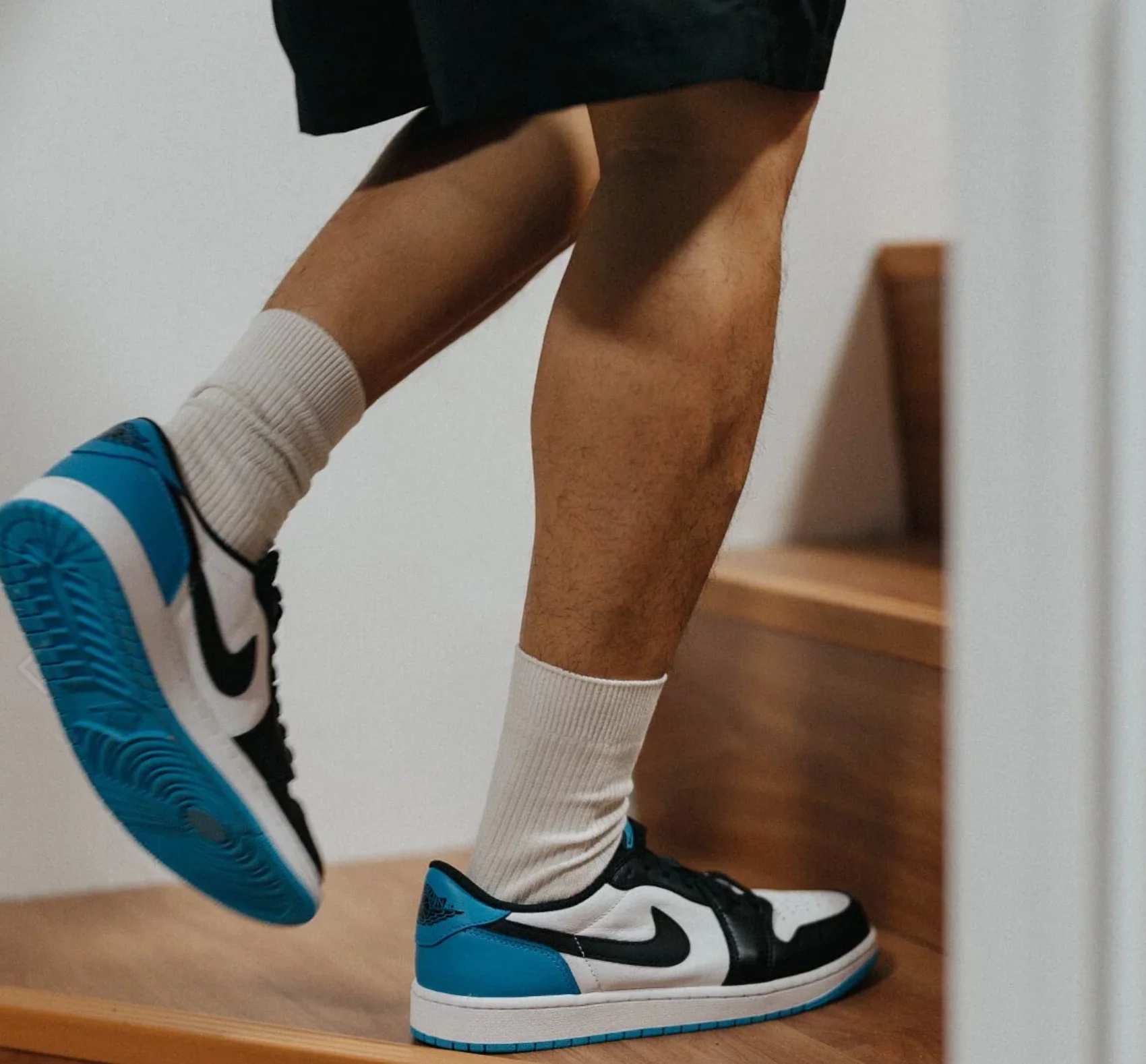 Air Jordan 1 Low OG UNC (2022) - Image 2