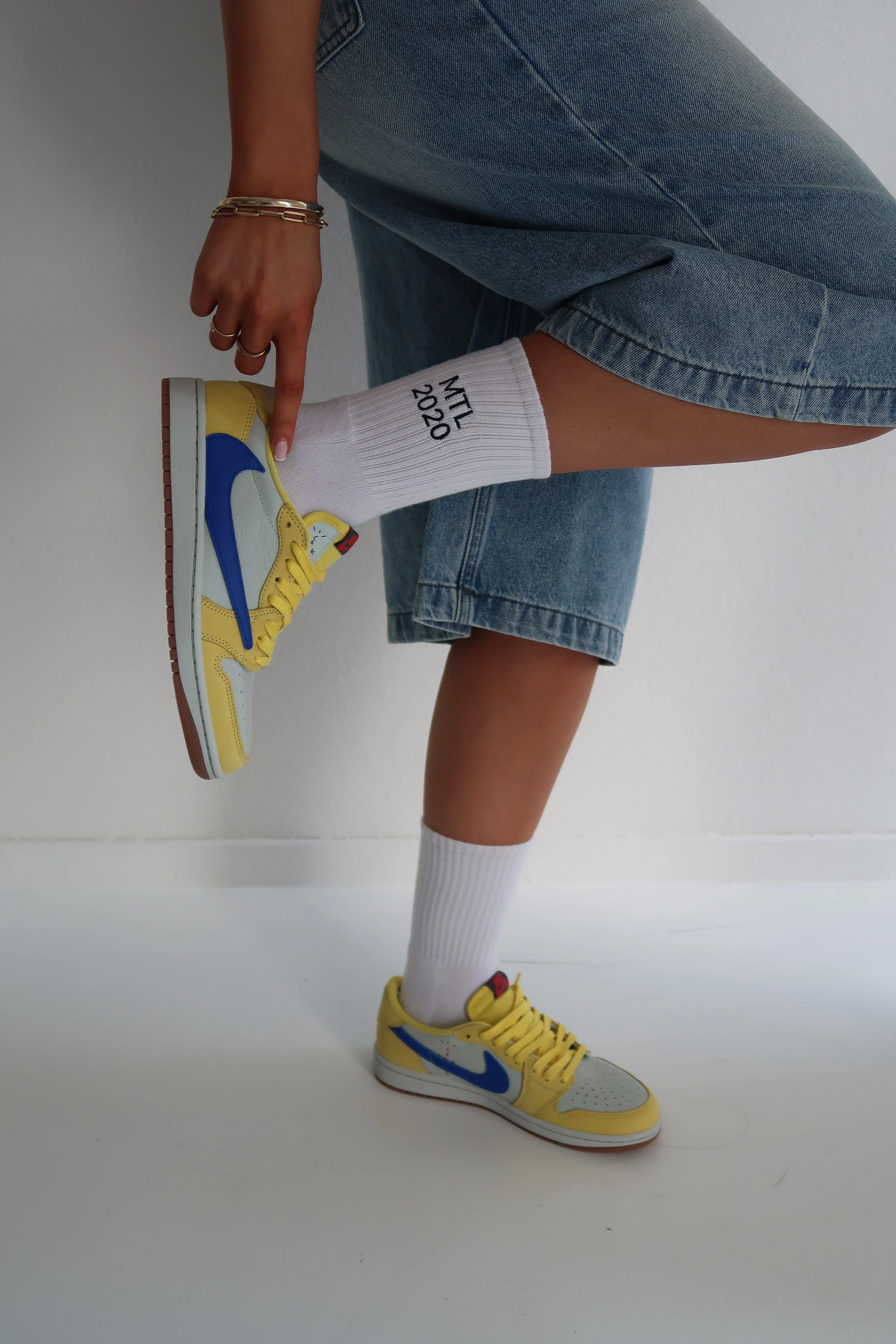 Air Jordan 1 Retro Low OG SP Travis Scott Canary - Image 2