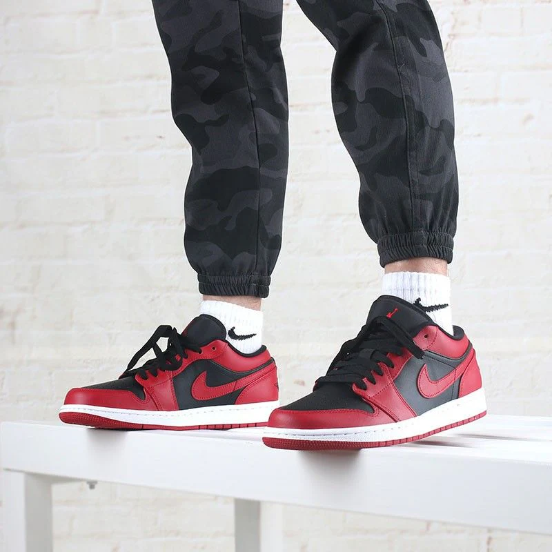 Air Jordan 1 Low Reverse Bred - Image 3
