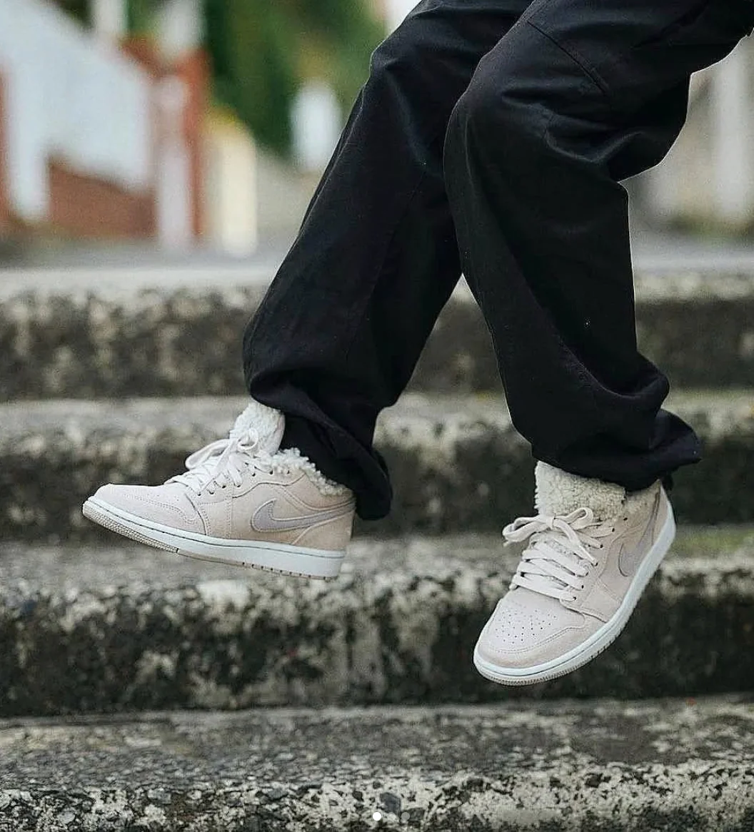Air Jordan 1 Low SE Sherpa Fleece - Image 3