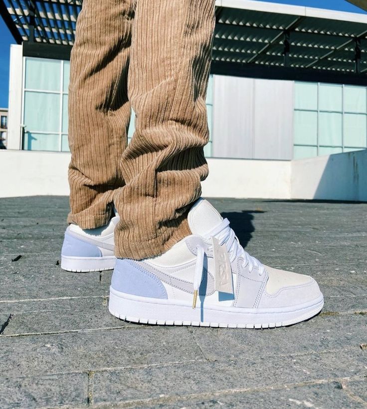 Air Jordan 1 Low Sky Grey Paris - Image 4