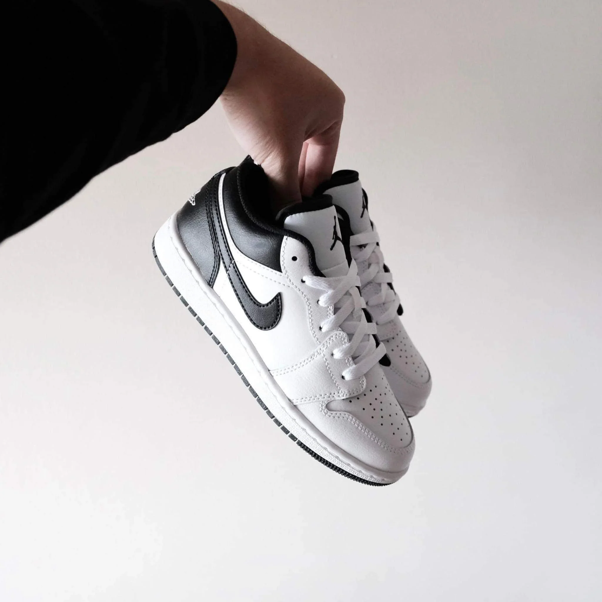 Air Jordan 1 Low White Black - Image 2