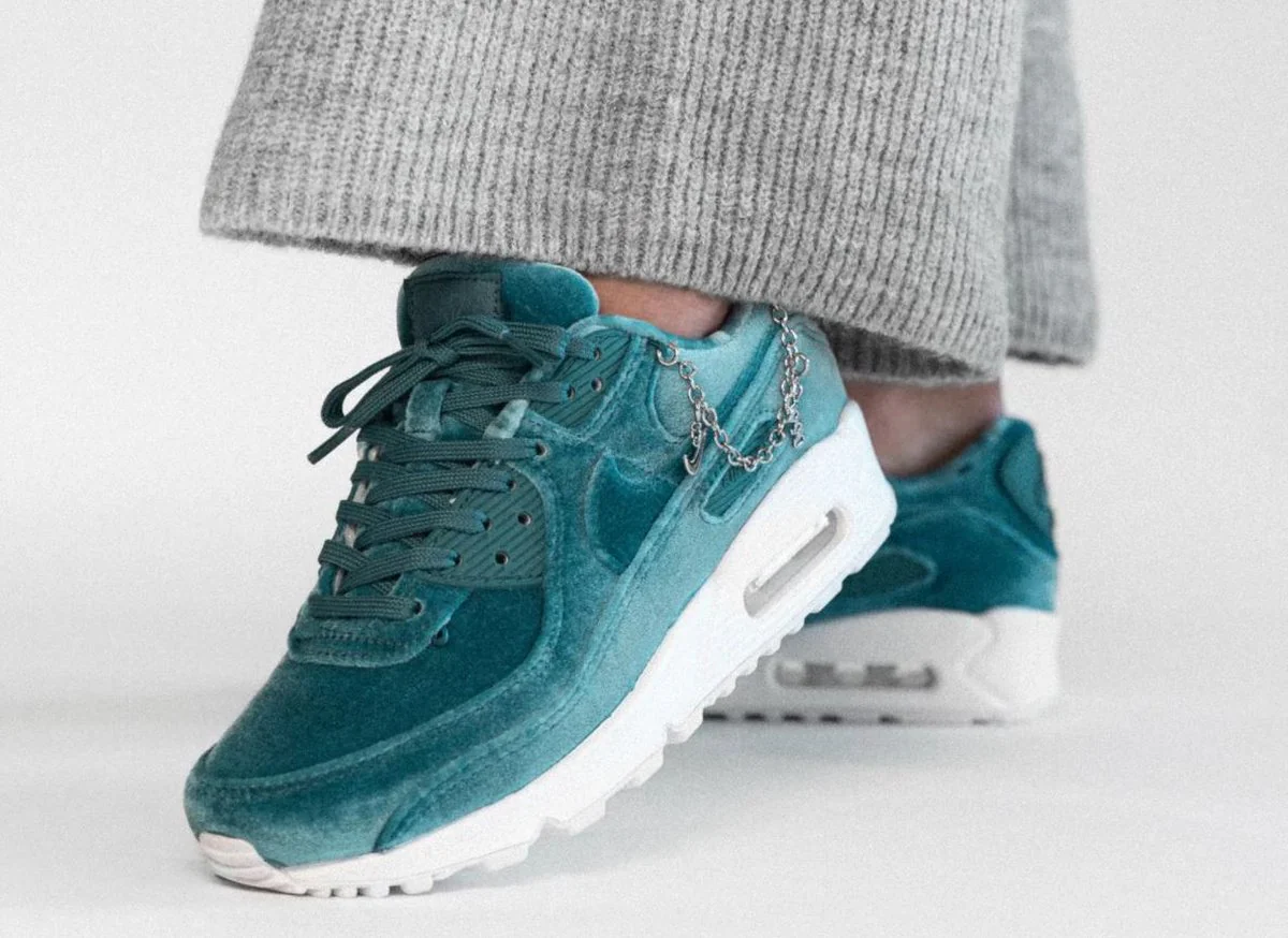 Nike Air Max 90 Lucky Charms Ash Green - Image 2