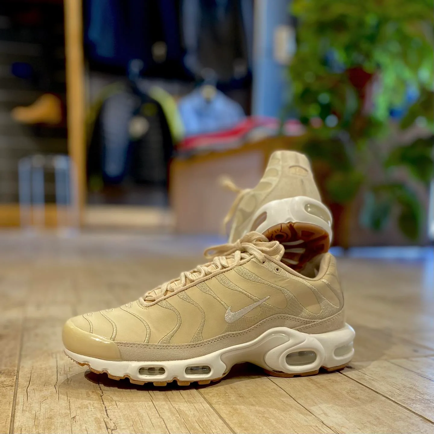Nike Air Max Plus PRM Tan Gum - Image 2