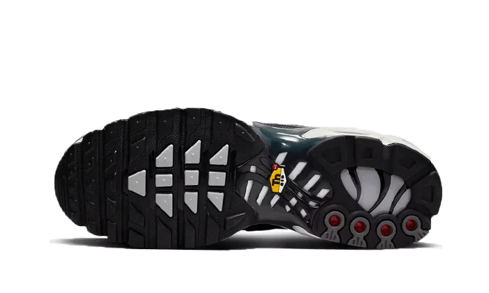 Nike Air Max Plus SE Greyscale Cool Grey - Image 3