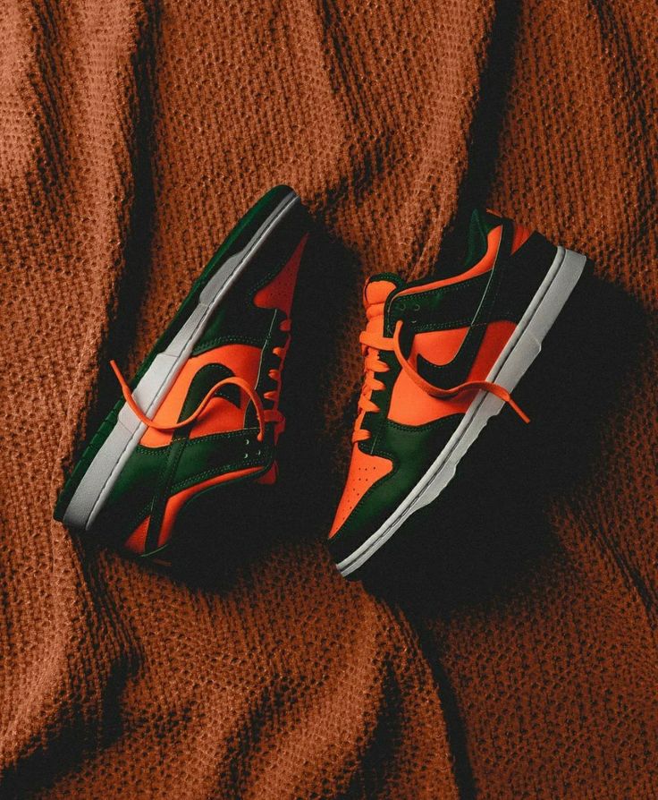 Nike Dunk Low Retro Miami Hurricanes - Image 2