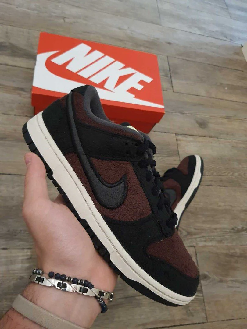 Nike Dunk Low SE Fleece Burgundy Crush - Image 2