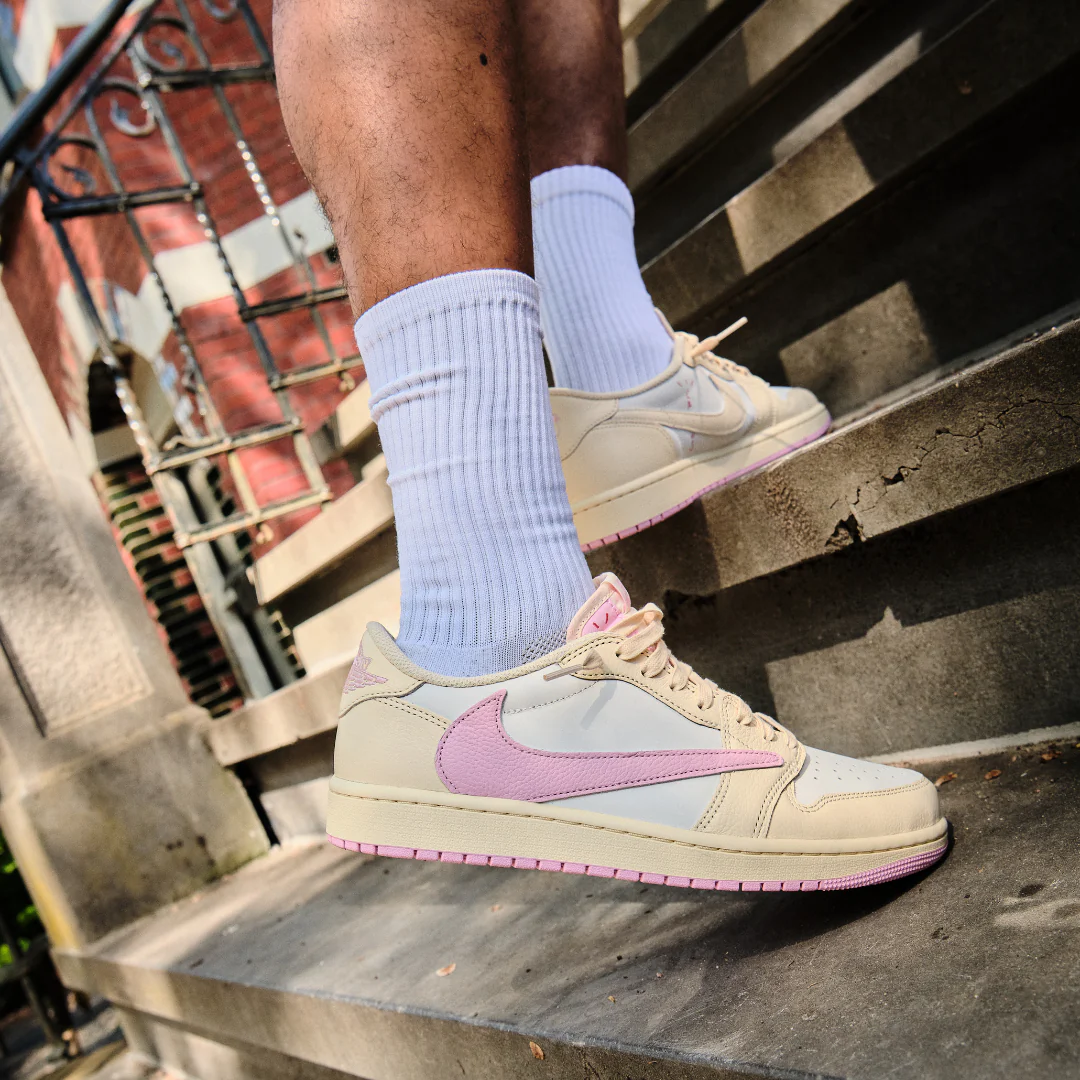 Nike Air Jordan 1 Retro Low OG SP Travis Scott Shy Pink - Image 2
