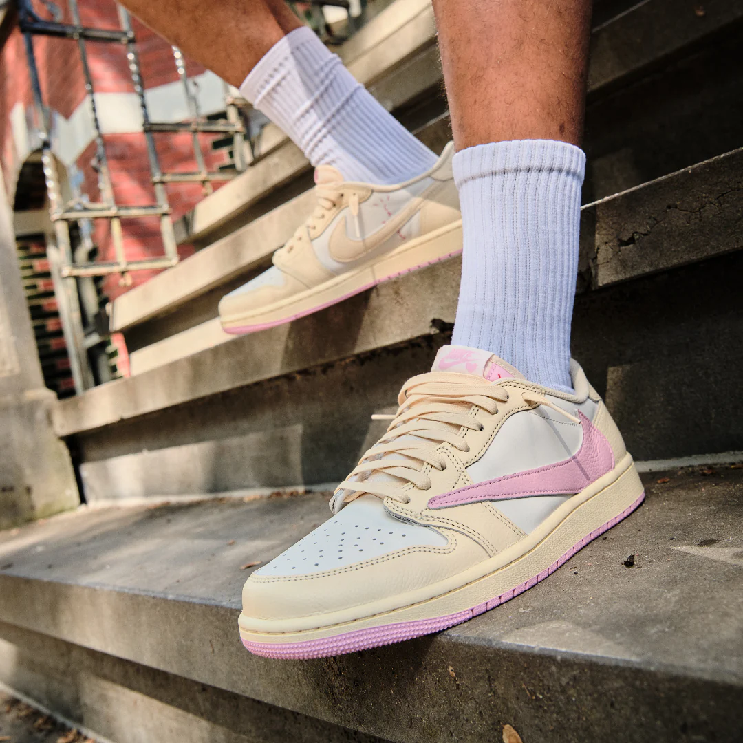 Nike Air Jordan 1 Retro Low OG SP Travis Scott Shy Pink - Image 4