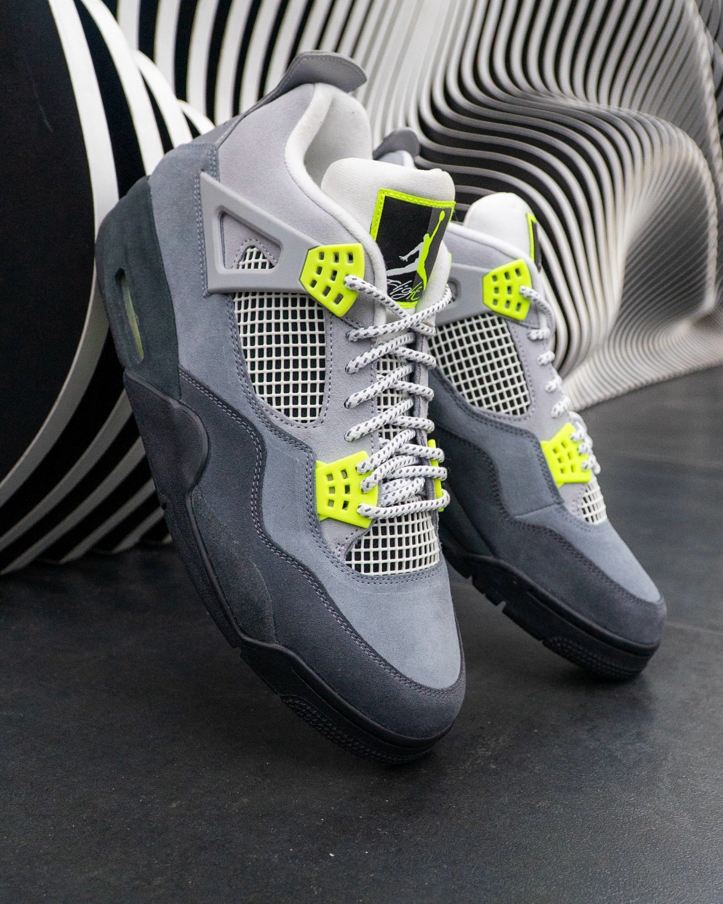 Jordan 4 Retro SE 95 Neon - Image 2