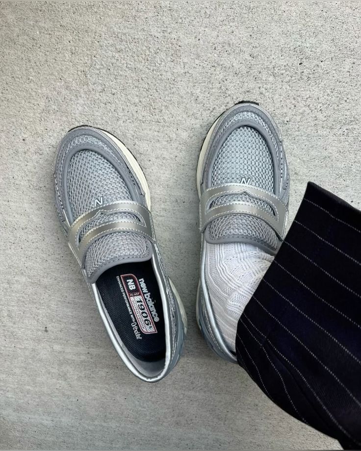 New Balance 1906L Metallic Silver - Image 2