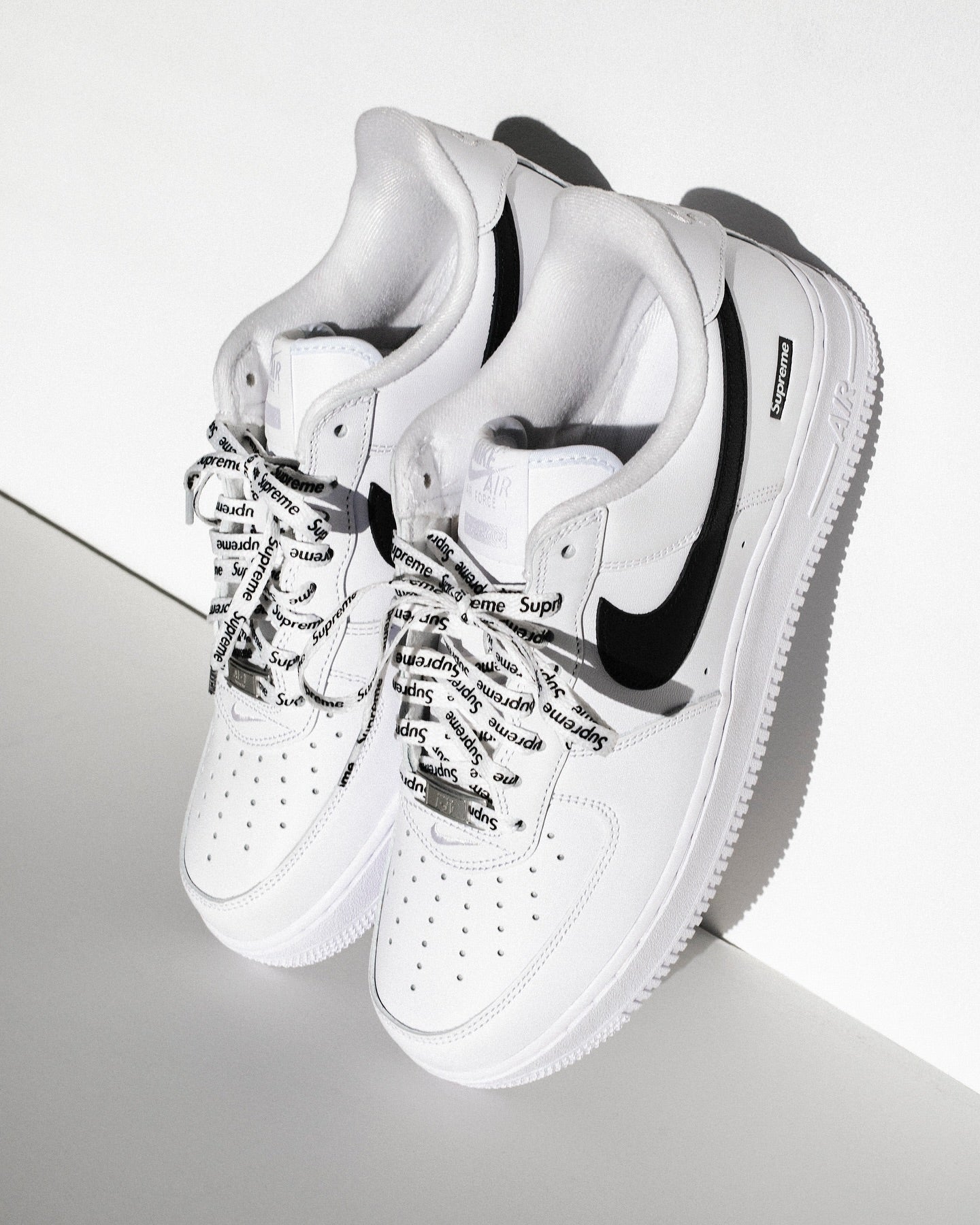 Nike Air Force 1 Low Supreme White Black - Image 2