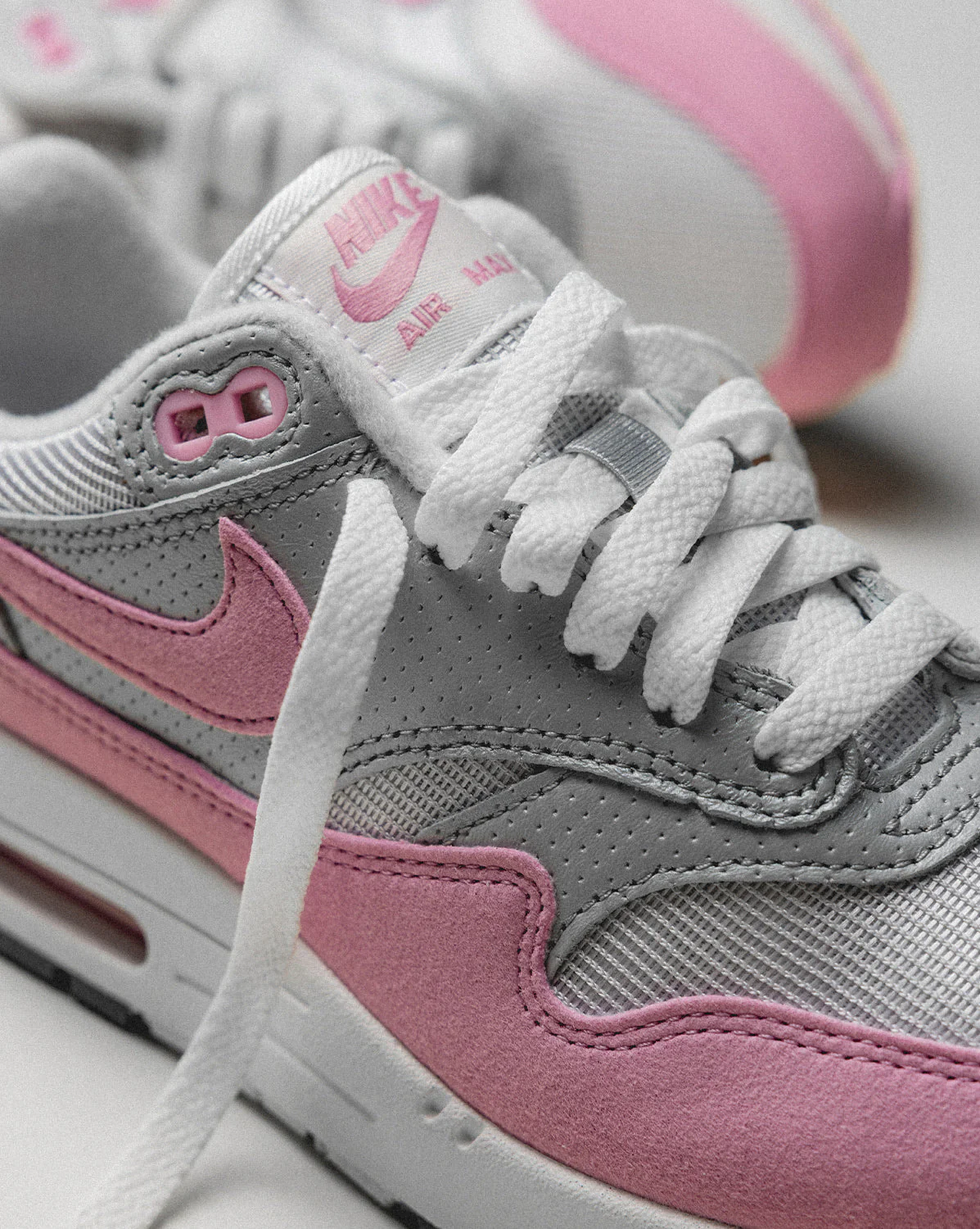 Nike Air Max 1 '87 Metallic Platinum Pink Rise - Image 3