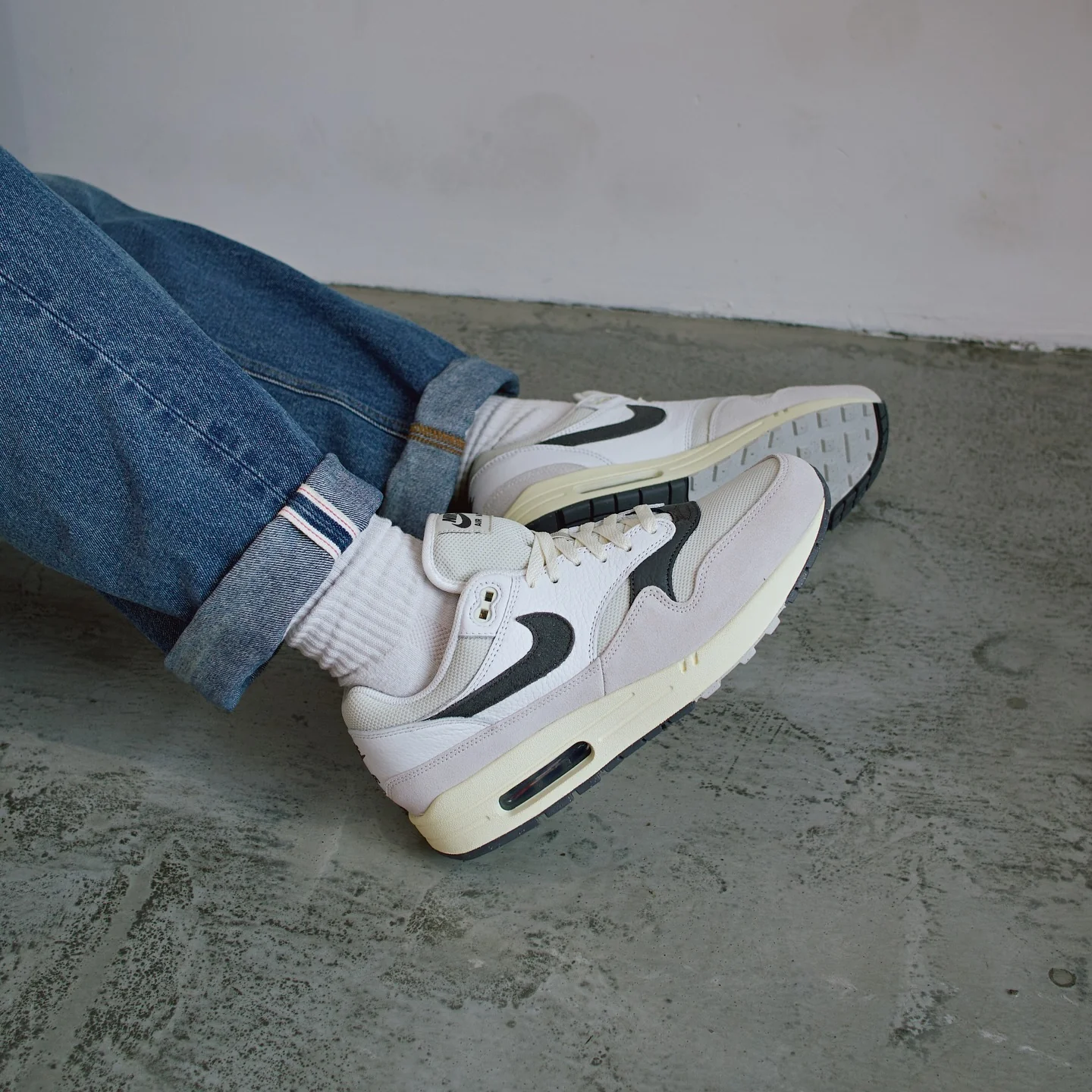 Nike Air Max 1 Light Bone Iron Grey - Image 2