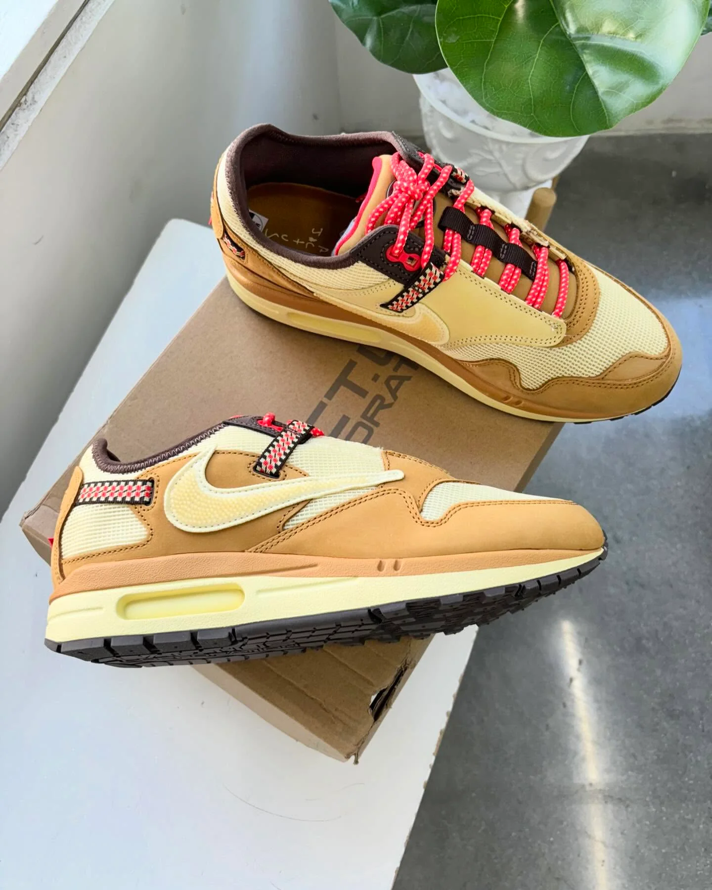 Nike Air Max 1 Travis Scott Cactus Jack Wheat Lemon Drop - Image 2