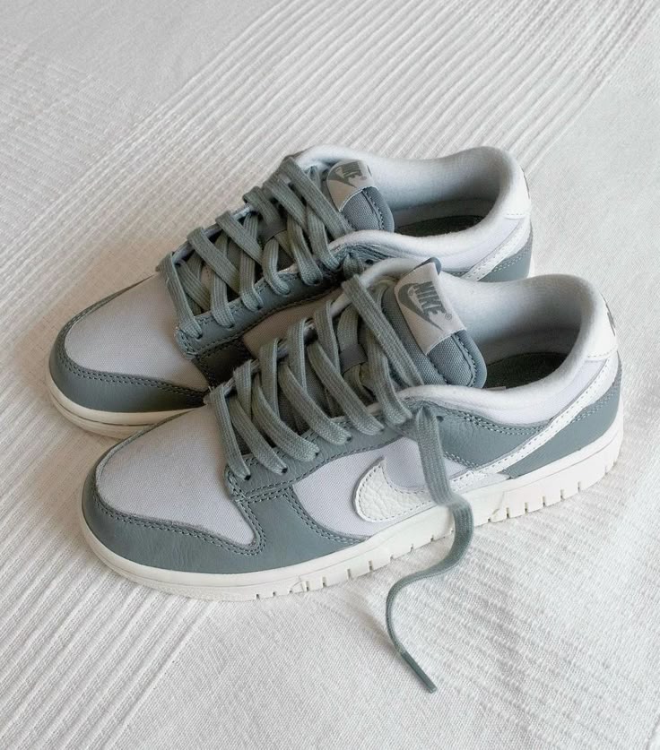 Nike Dunk Low Retro PRM Mica Green - Image 2