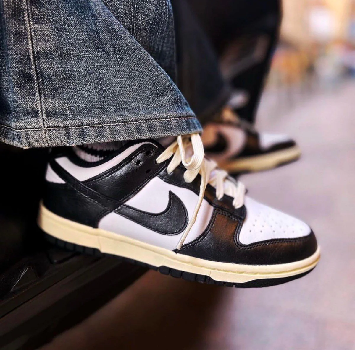 Nike Dunk Low Vintage Panda - Image 2