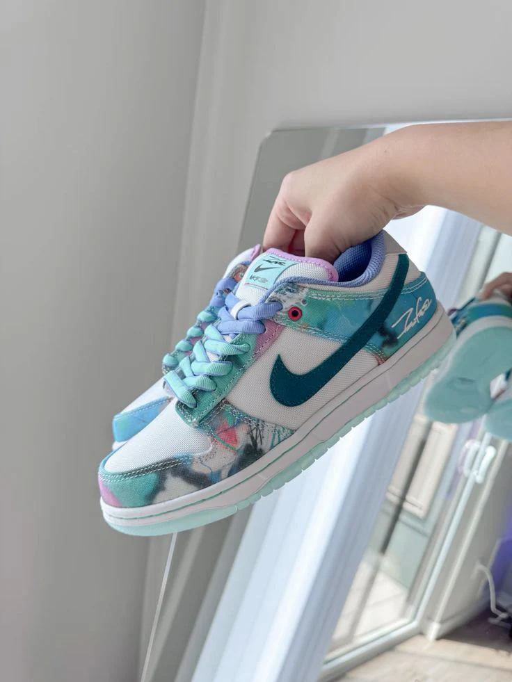 Nike SB Dunk Low x Futura Bleached Aqua - Image 2