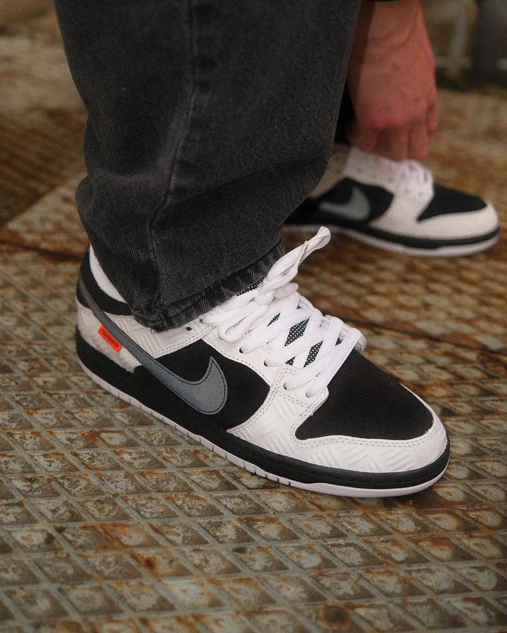 Nike SB Dunk Low X TIGHTBOOTH - Image 2