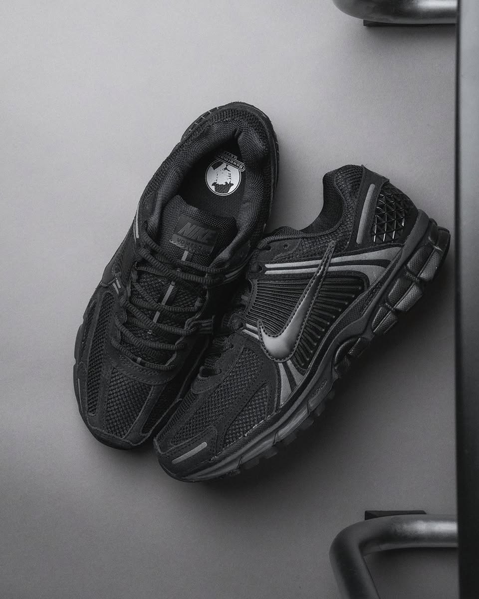 Nike Zoom Vomero 5 Black Metallic Dark Grey - Image 2