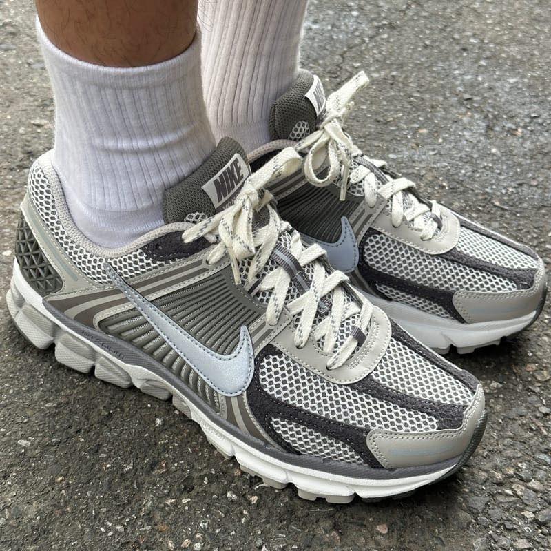 Nike Zoom Vomero 5 Iron Ore Flat Pewter - Image 2