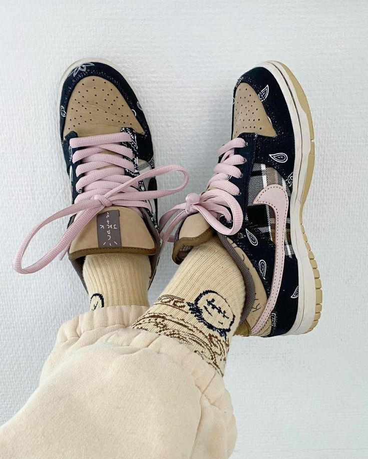 Nike SB Dunk Low Travis Scott - Image 2