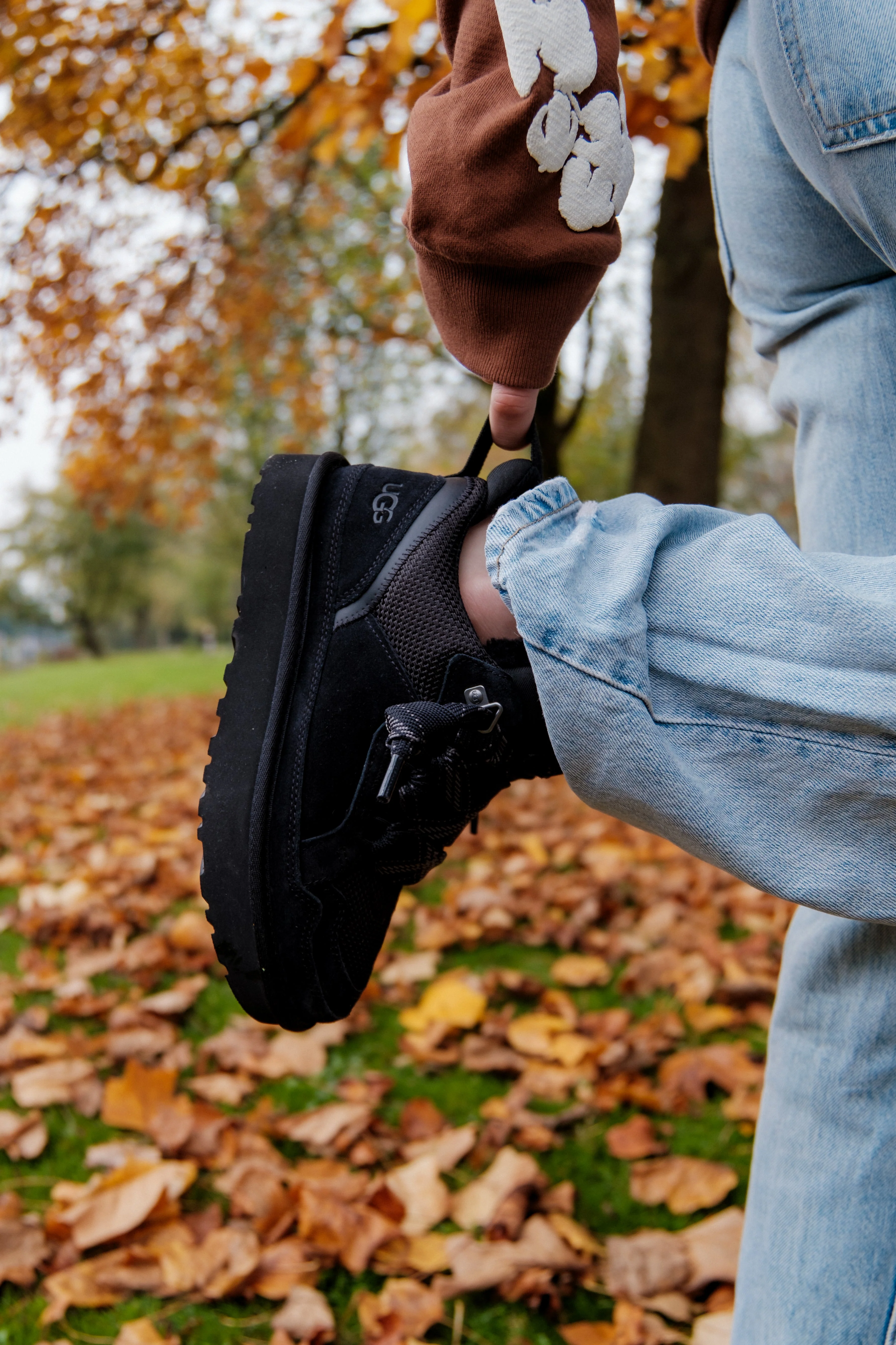 UGG Lowmel Black - Image 16