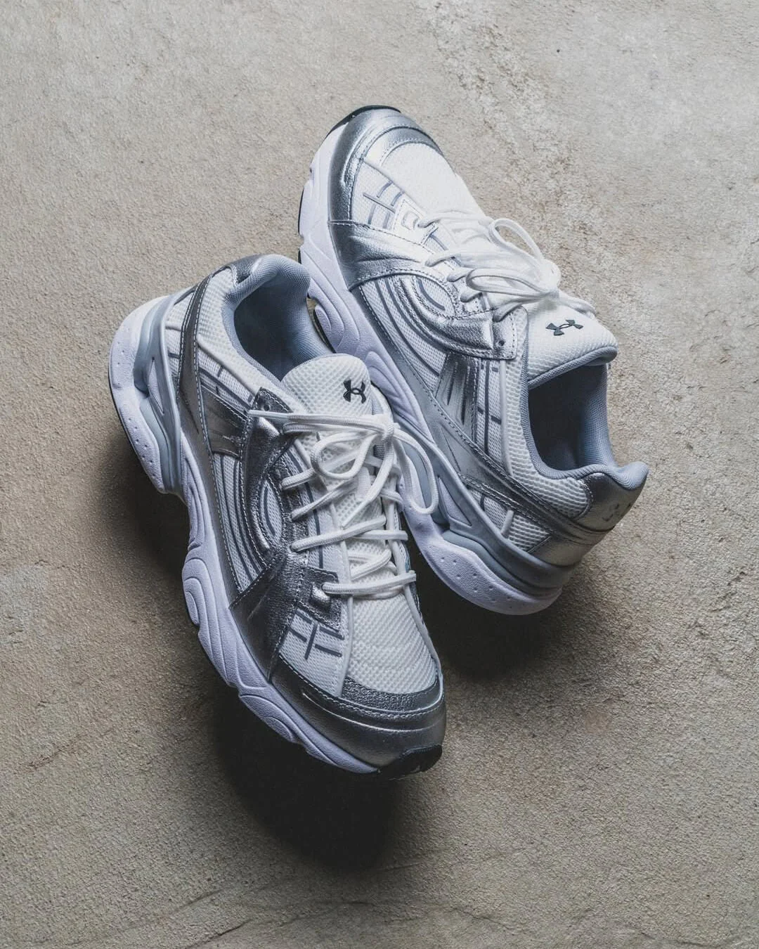 Under Armour UA Sola White Metallic Silver - Image 2