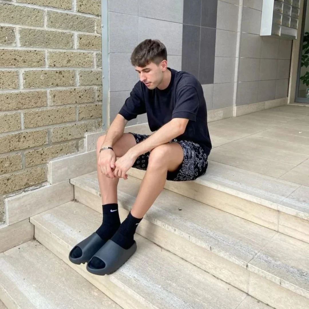 Yeezy Slide Black - Image 3