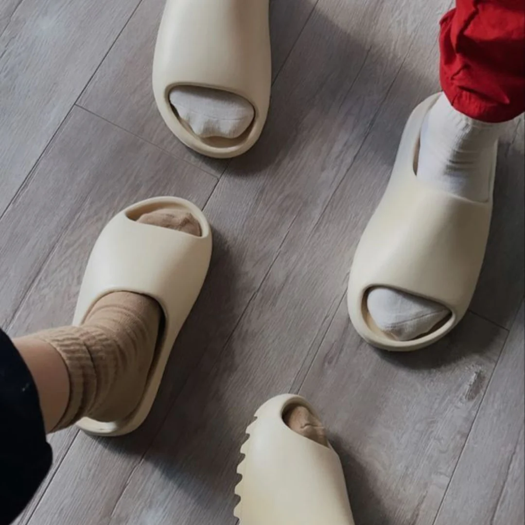 Yeezy Slide Cream - Image 3